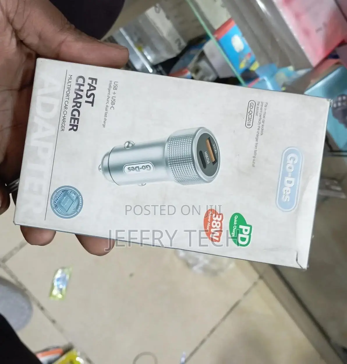 Go Des QC-2018 Car Charger