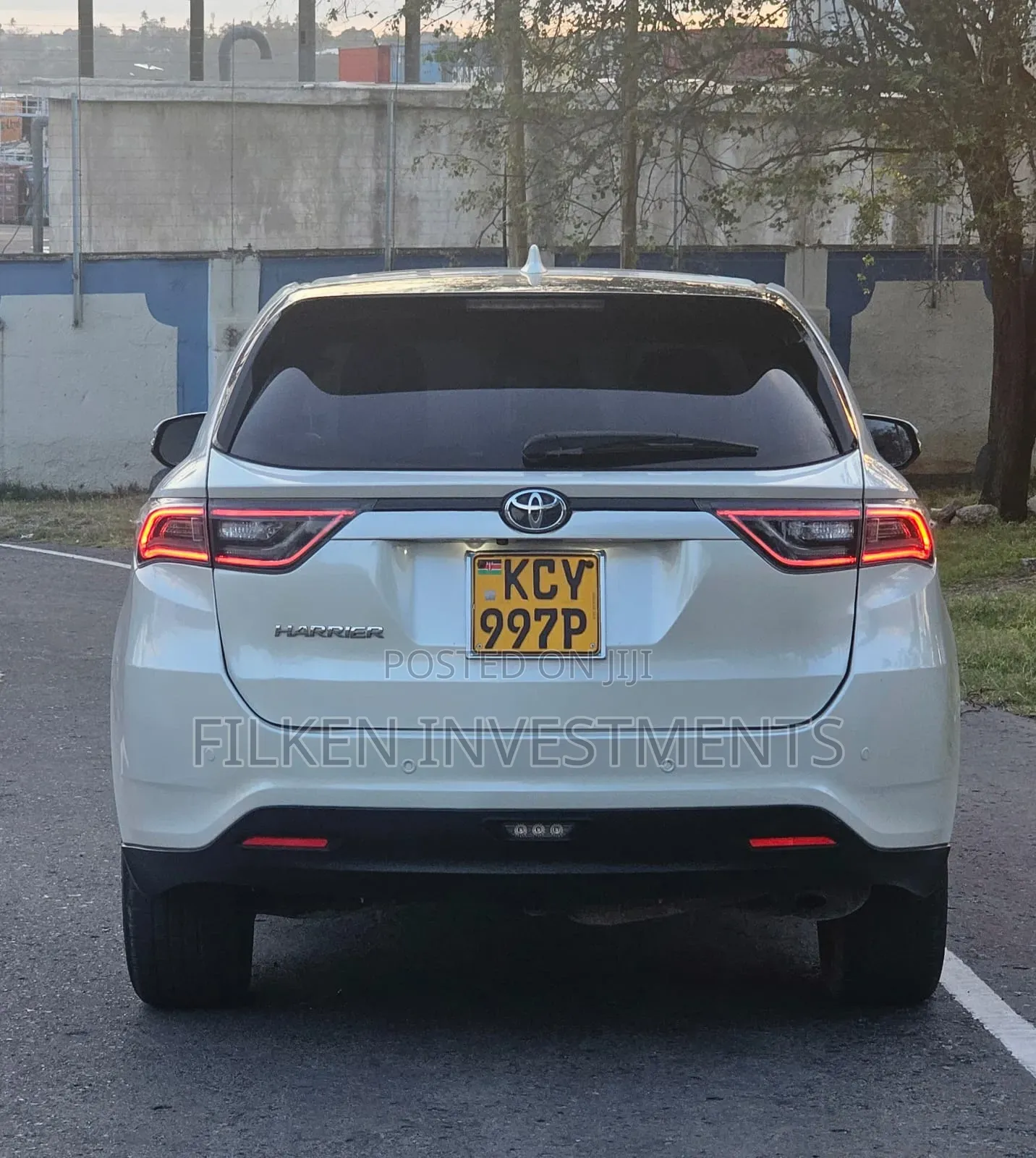 Toyota Harrier 2.0 2014 White