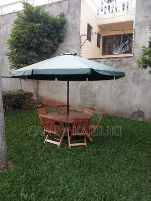 Garden Set With 6 Chairs Plus an Umbrella