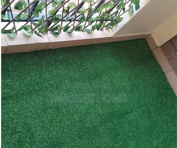 Stretchable Green Fence/Green Grass Carpet - main view