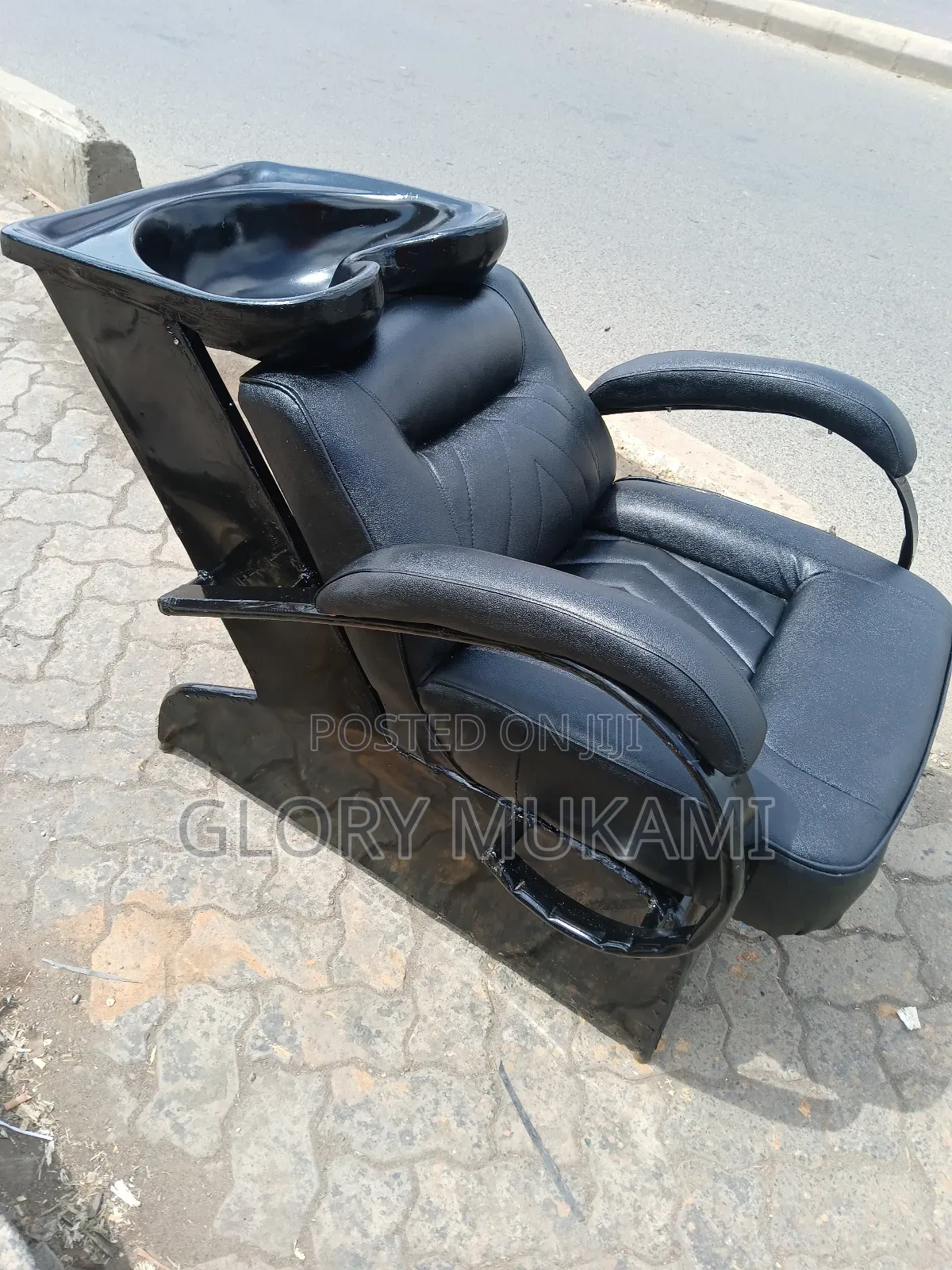 Black Leather Salon Sink Chair