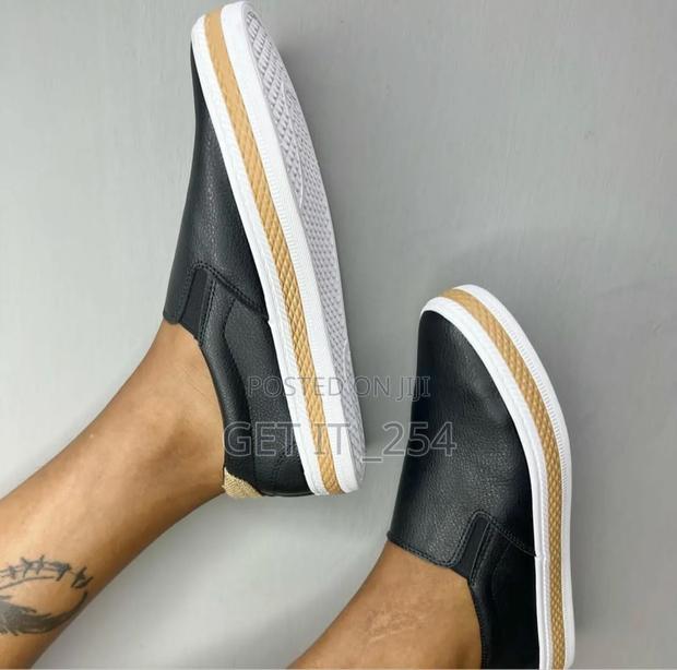 *BLACK Casual Unisex Flat Rubber Shoes