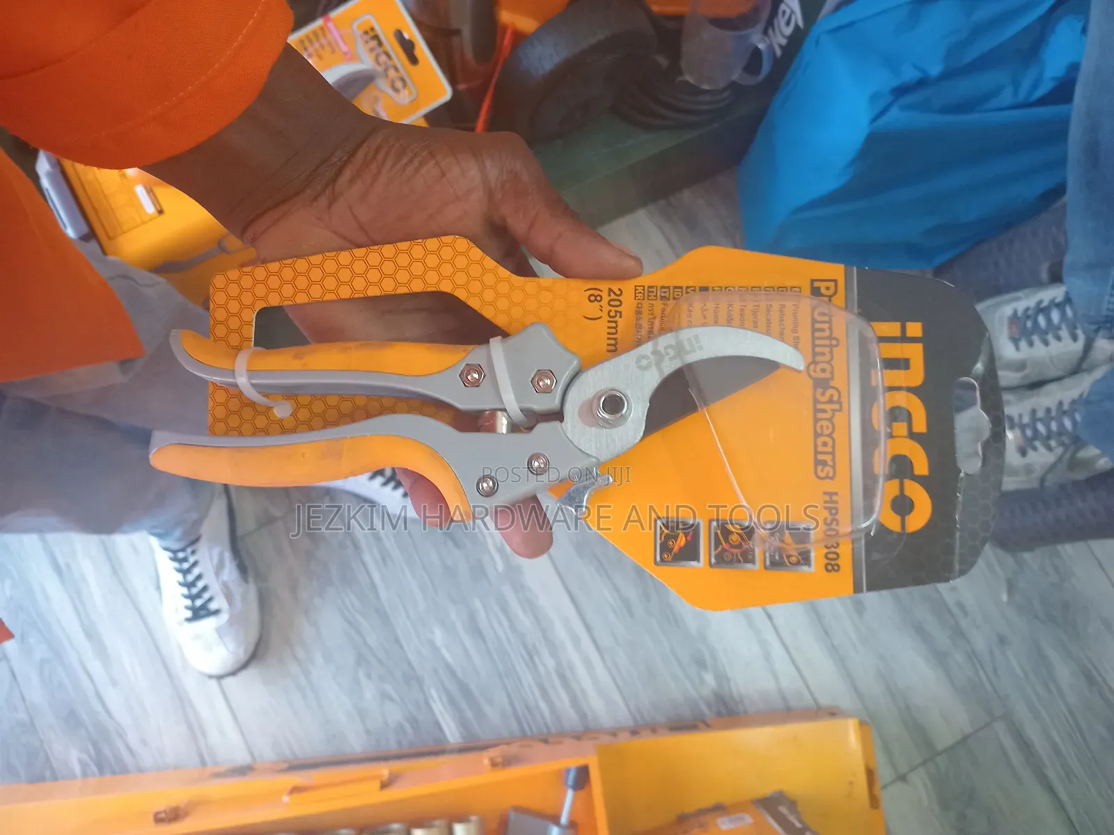 Secateurs/ Prunners