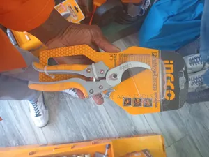 Secateurs/ Prunners