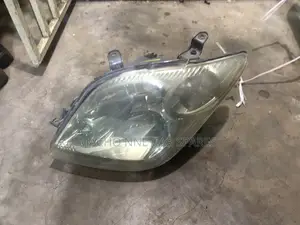 Toyota Ist 2005 Xenon Headlight
