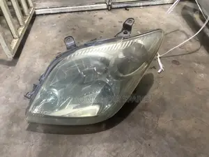 Toyota Ist 2005 Xenon Headlight