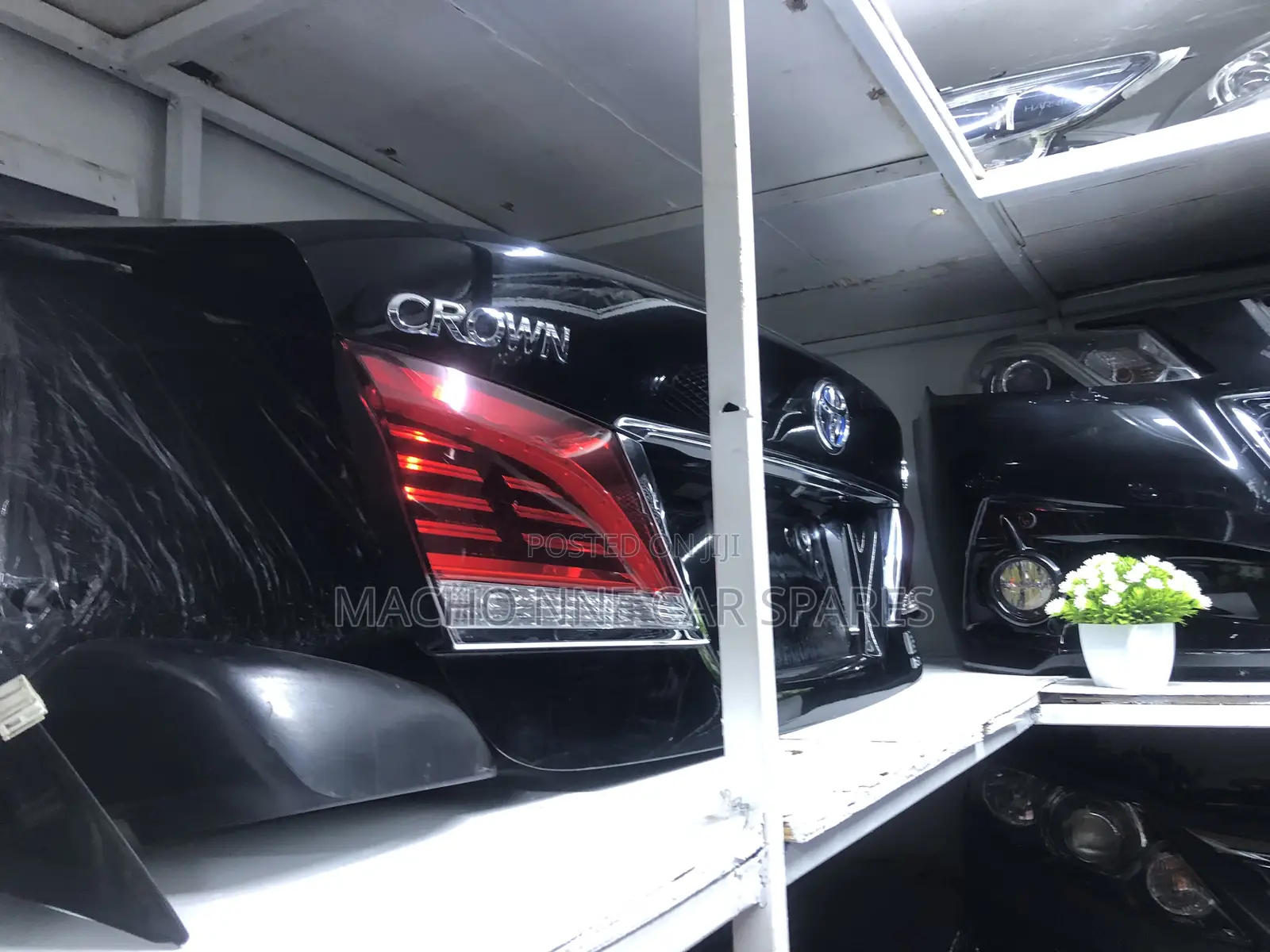 Toyota Crown Royal 2015 Boot
