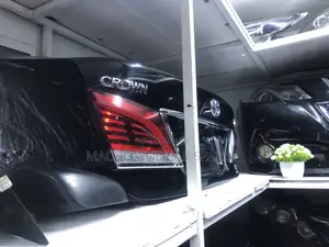 Toyota Crown Royal 2015 Boot