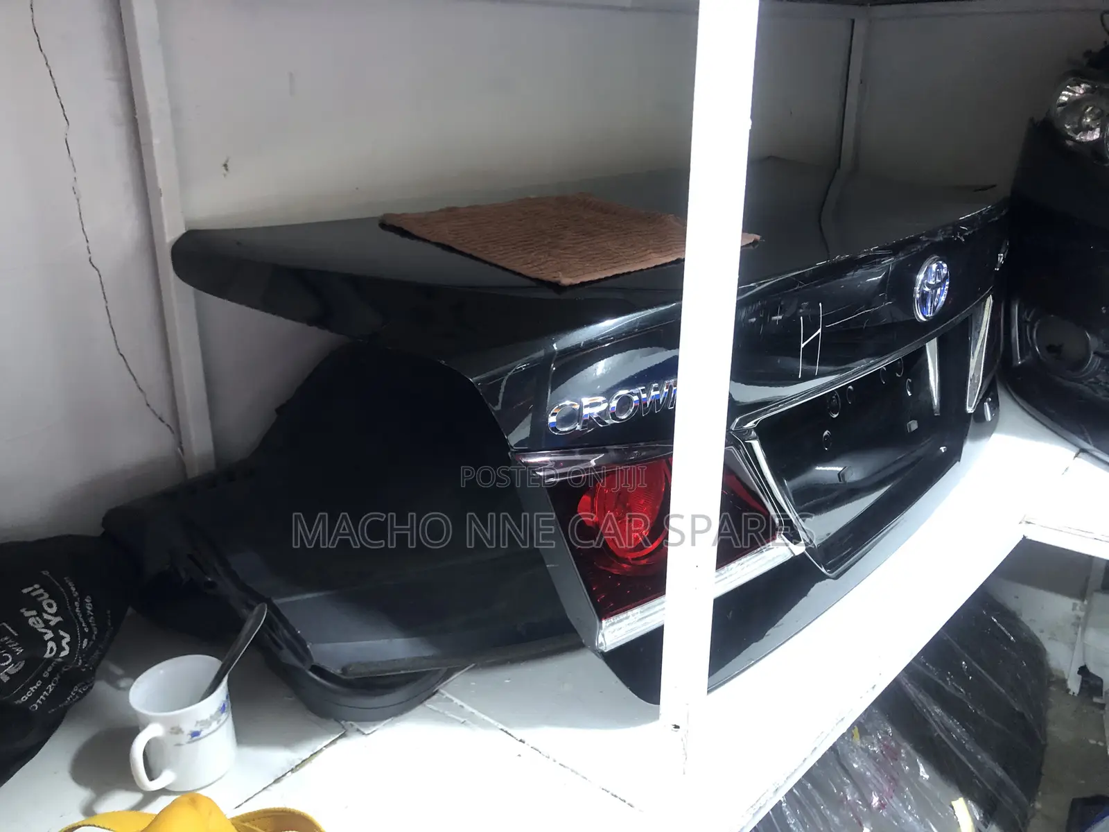 Toyota Crown Athlete 2015 Boot/Tailgate