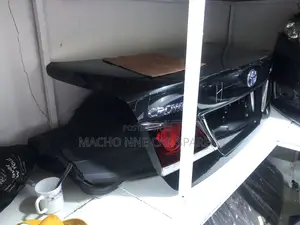 Toyota Crown Athlete 2015 Boot/Tailgate