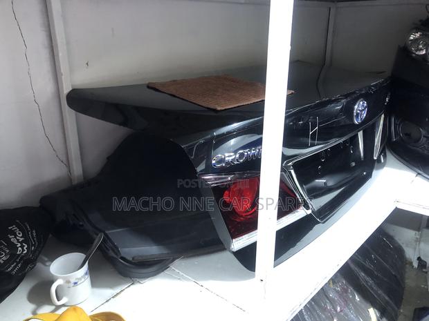 Toyota Crown Athlete 2015 Boot/Tailgate