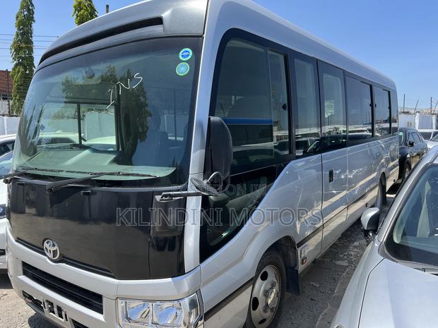 Toyota Coaster 2018 Silver - thumbnail 2