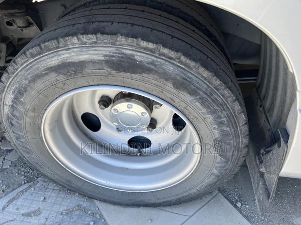 Toyota Coaster 2018 Silver - thumbnail 6