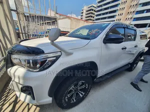 Toyota Hilux 2018 White