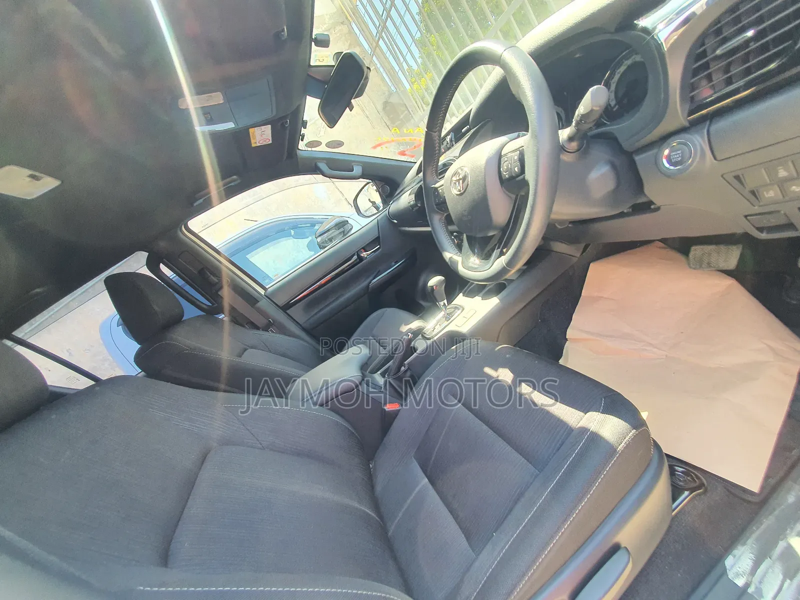 Toyota Hilux 2018 White