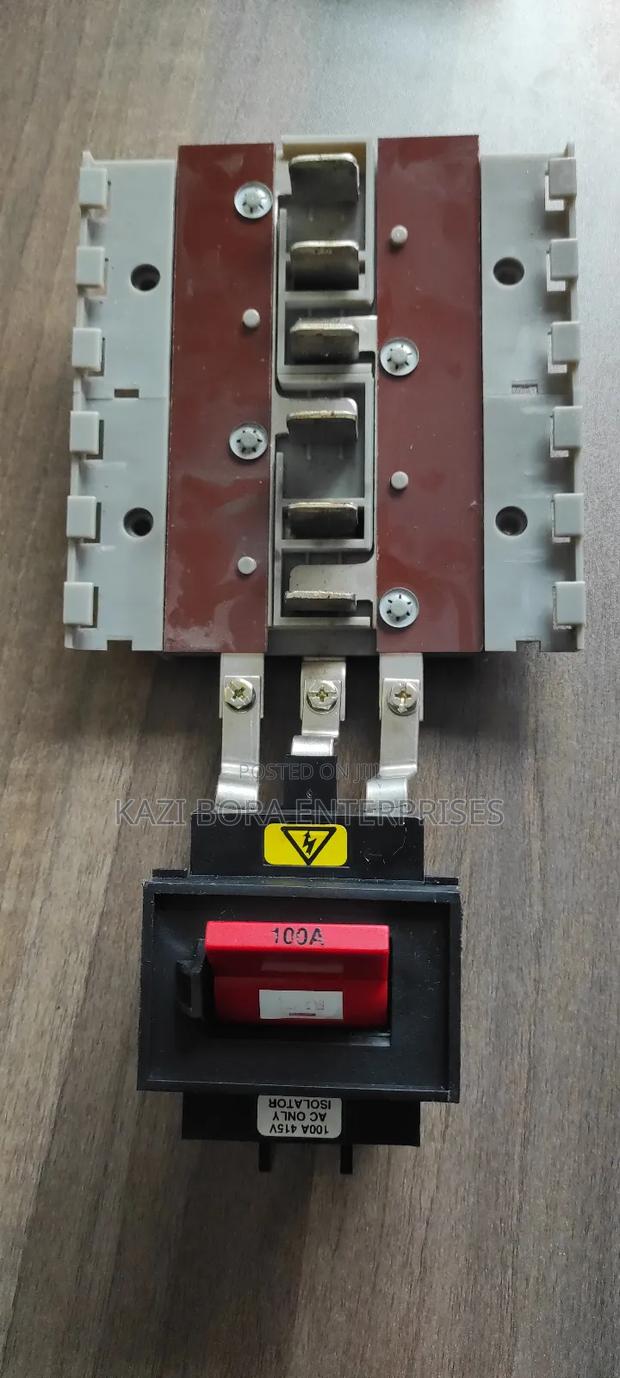 100A Mem Isolator +4-Way Bussbar - main view