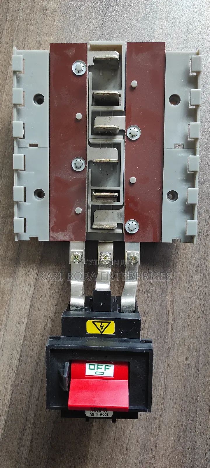 100A Mem Isolator +4-Way Bussbar