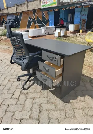 Modern Executive Headrest Office Chair With Office Desk
