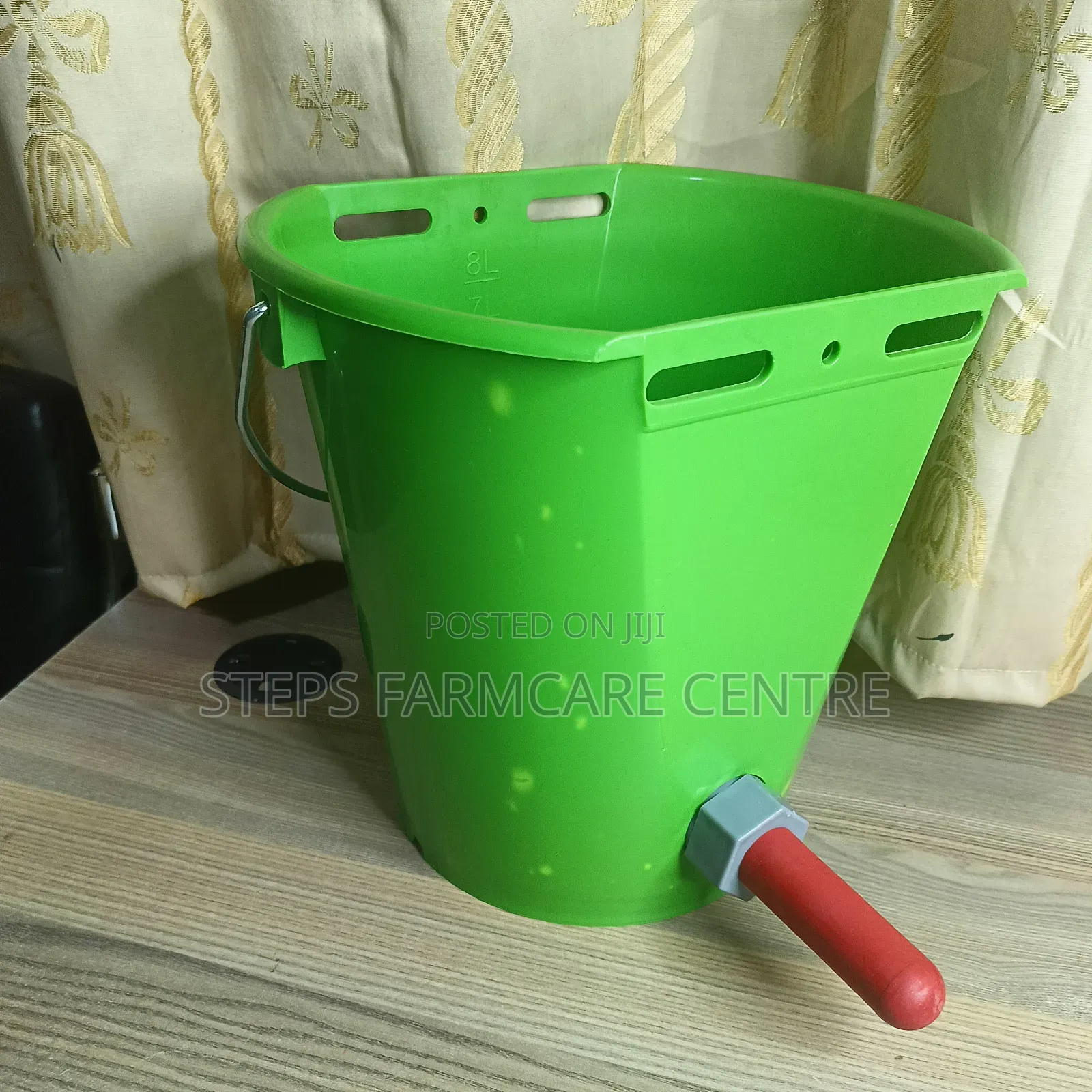 Calibrated Calf Feeding Bucket -8 LTRS
