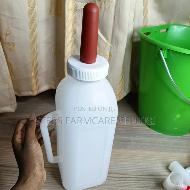 Calf Feeding Bottle With Rubber Tit - thumbnail 2