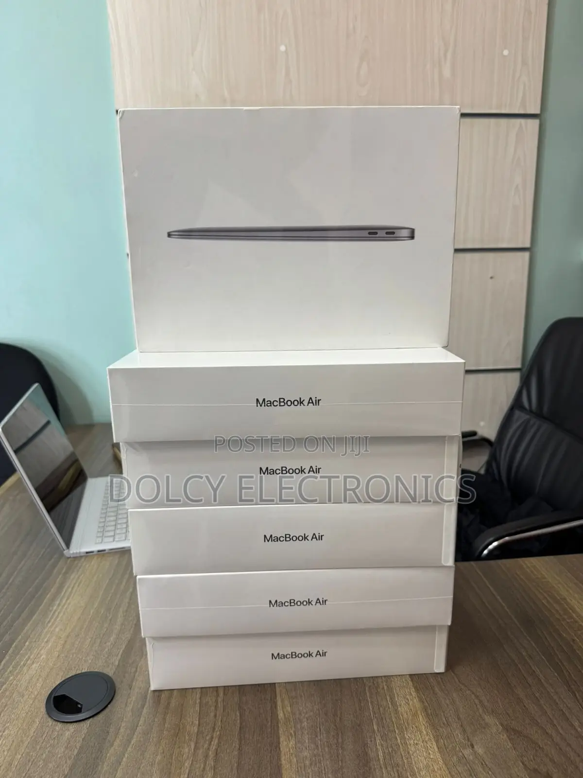 New Laptop Apple MacBook Air 8GB Apple M1 SSD 256GB