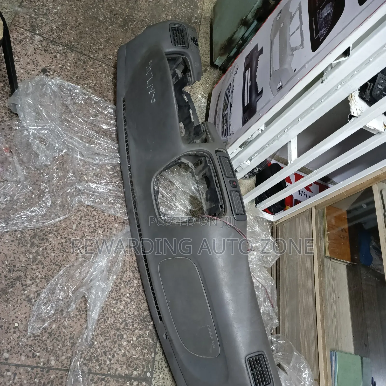 Toyota 110 Dushbord Airbag.