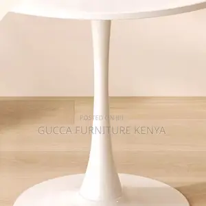 Dinning Tables:Simplistic Circular-Shaped Dining Table