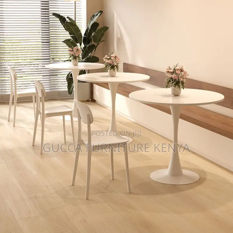 Dinning Tables:Simplistic Circular-Shaped Dining Table