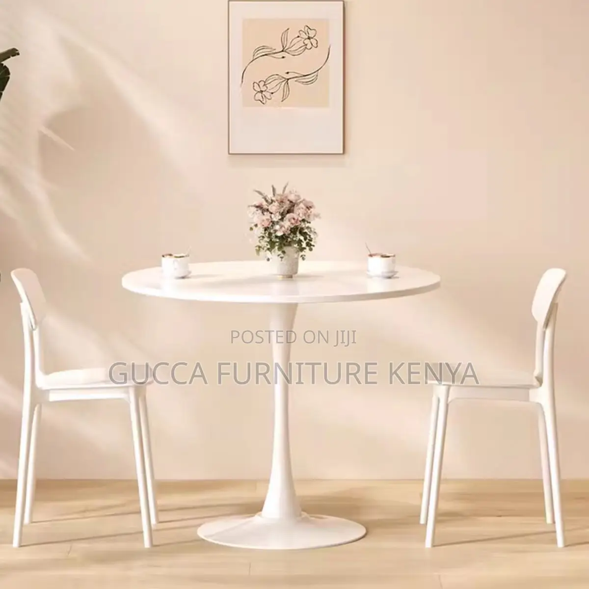 Dinning Tables:Simplistic Circular-Shaped Dining Table