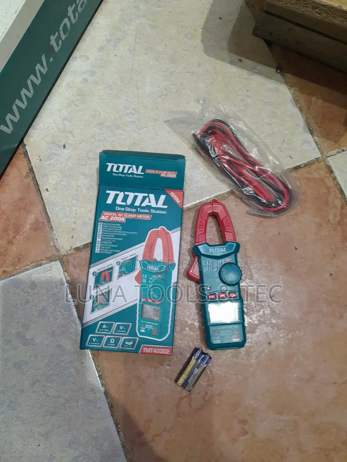 Original 200A Digital Clamp Meter.