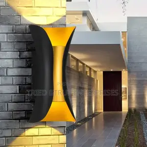 Elegant Wall Bracket Light Ju8