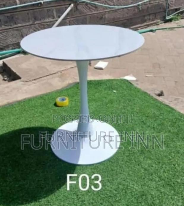 Round Dinning Table - main view