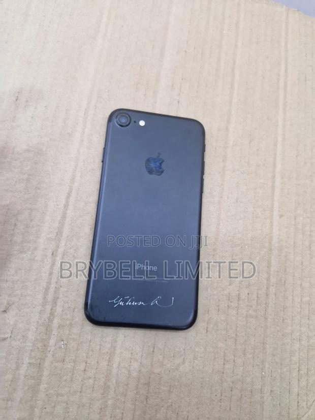 Apple iPhone 7 32 GB Black - thumbnail 4