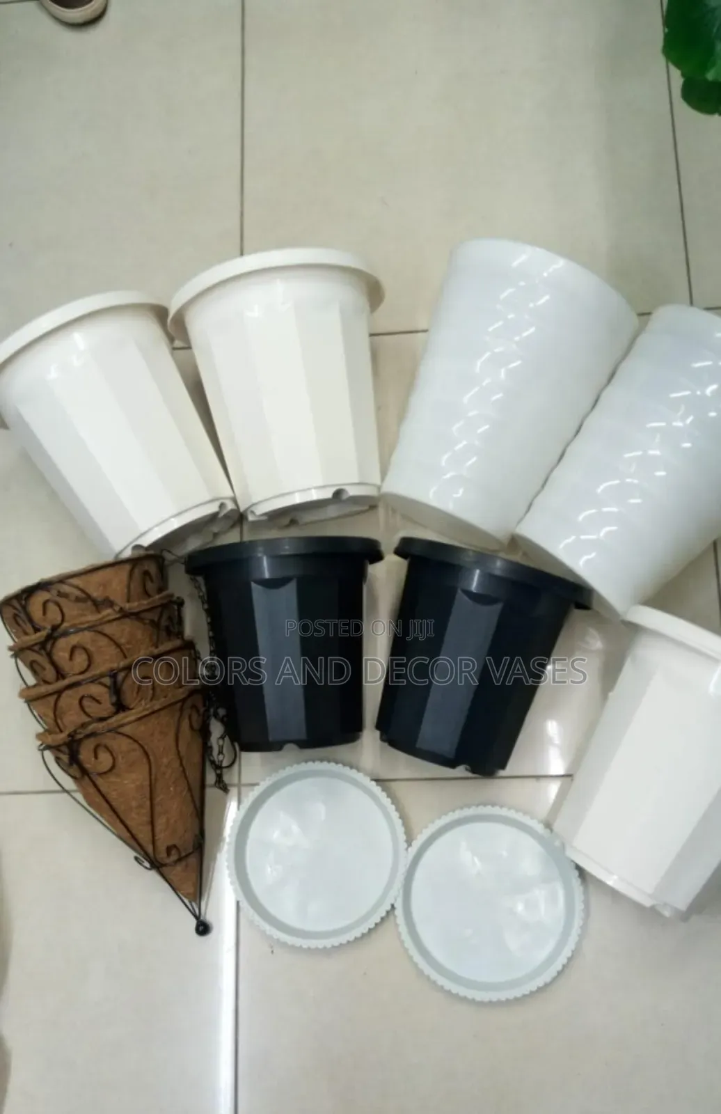 Vases Plastic in Stock Black and White