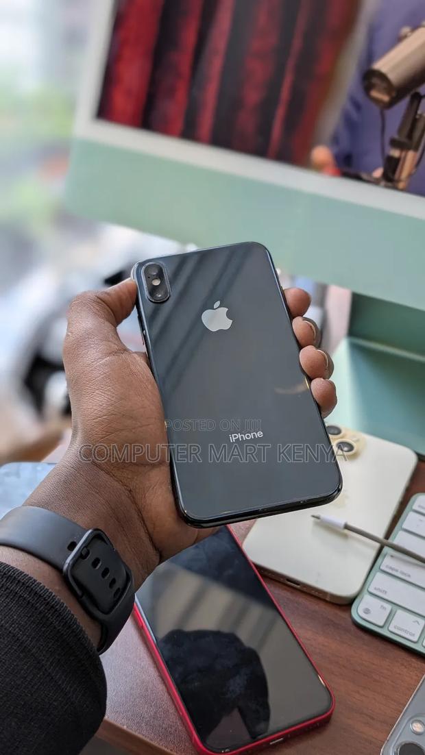 Apple iPhone X 64 GB Black - main view