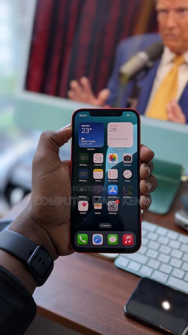 Apple iPhone 12 128 GB Red - main view