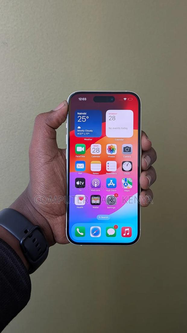 Apple iPhone 15 128 GB Yellow - main view