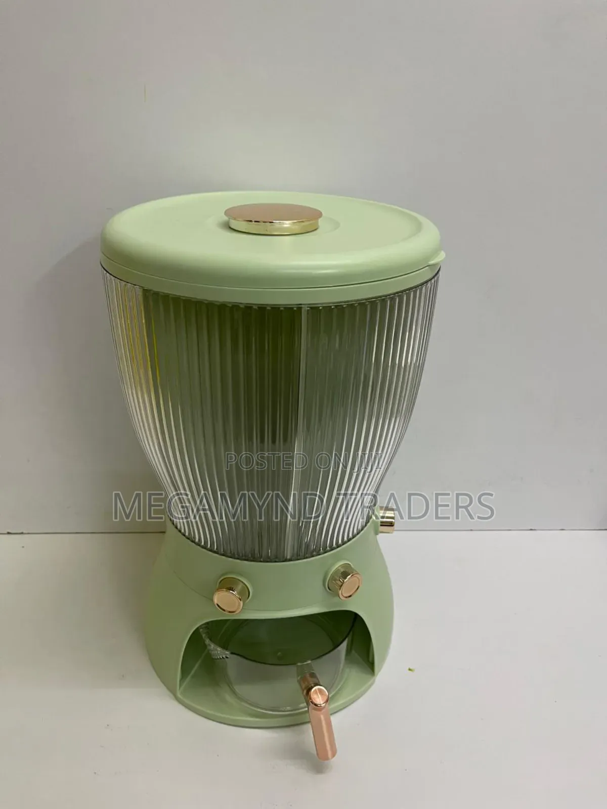 Partitioned Rotation Cereal Dispenser