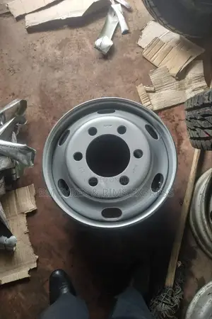 Rims Size (17.5) 5 Holes, Tubeles Rims