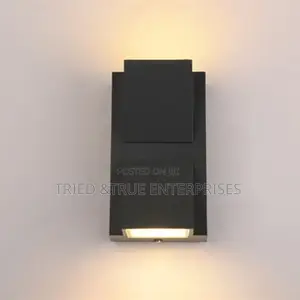 Modern Black Outdoor Wall Bracket Light Ytr4