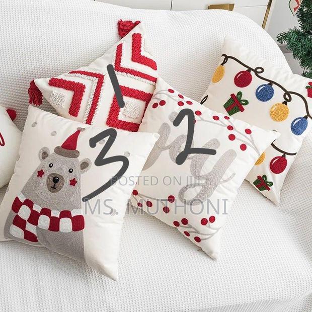 *A Set of 3 High Quality Decorative