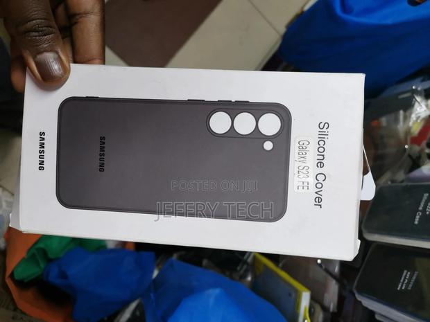 SAMSUNG Galaxy S23 FE Silicone Phone Case,Black - thumbnail 3