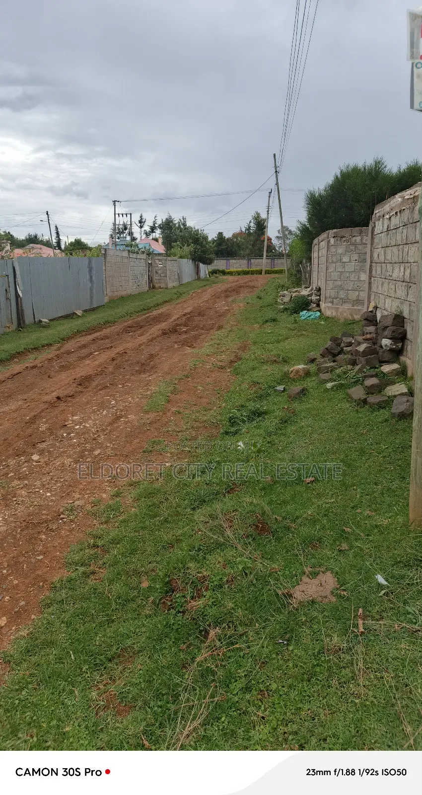 1/4 Plot Outspan Ideal for Residential With Title.
