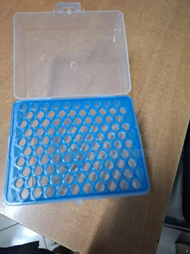 Pipette Tip Stand (Blue Tips) - thumbnail 2