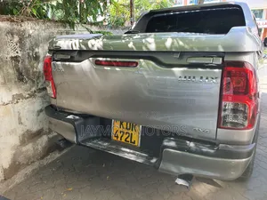 Toyota Hilux 2019 Silver