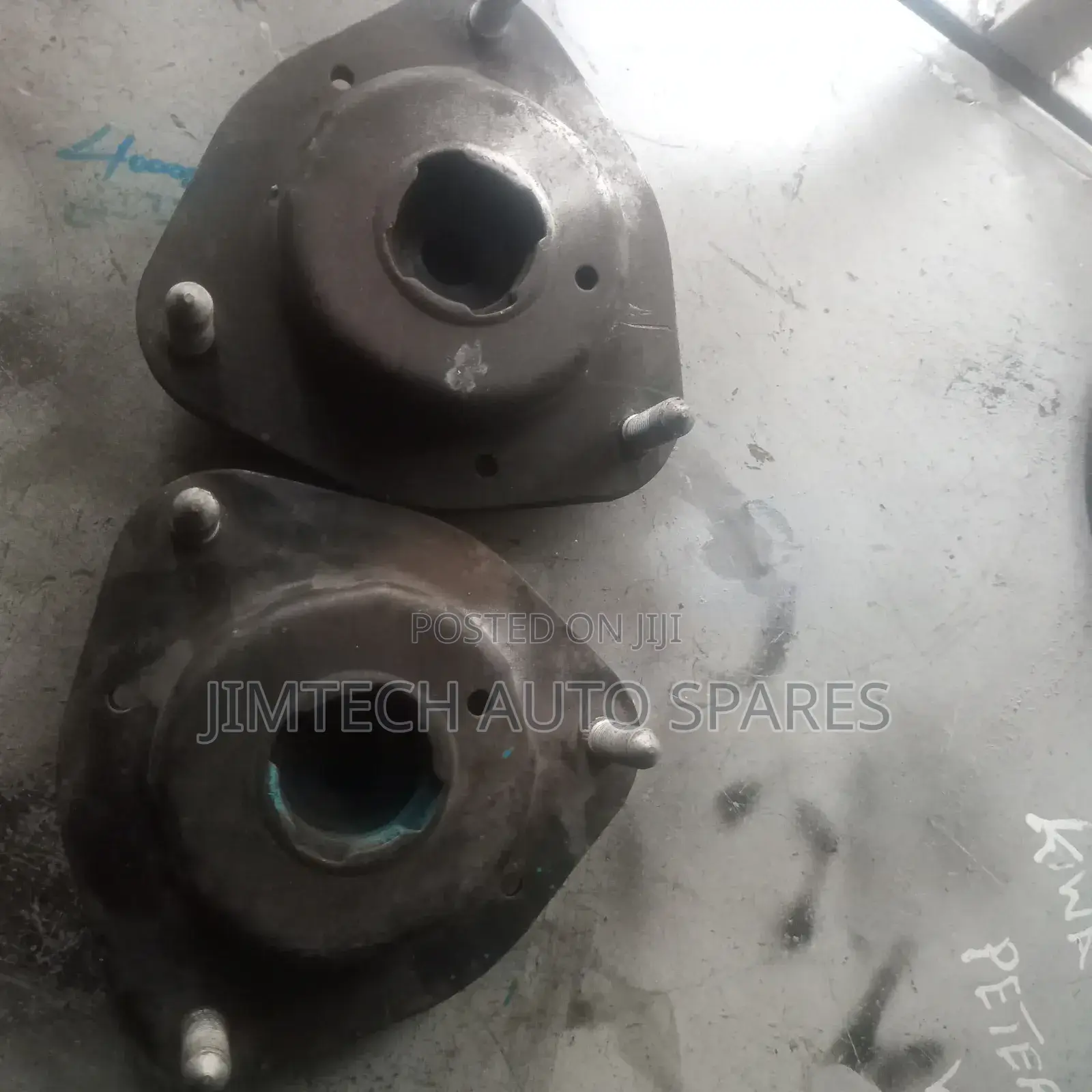 Toyota Noah Old Model Front Shock Mountain