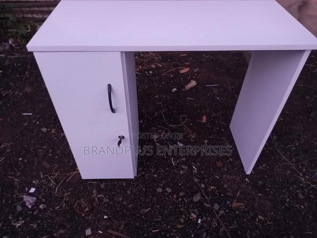 Manicure Table - thumbnail 2