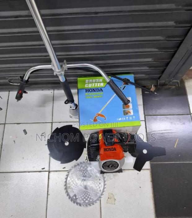 Honda 2 Stroke Brush Cutter With 3 Blades