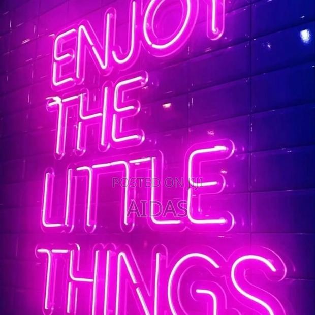 Neon Light Up Message Names - thumbnail 4