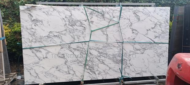 White Cloudy Veins Sintered Island Kitchen Top - thumbnail 2